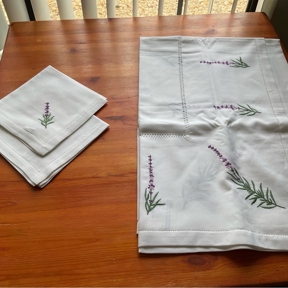 Embroidered Lavender Linen Tablecloth and Napkin Set